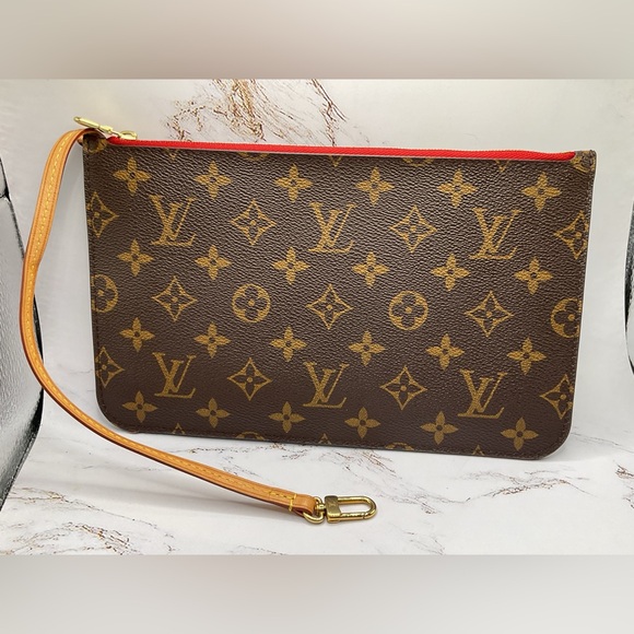 Louis Vuitton Neverfull Pouch - Picture 15 of 15